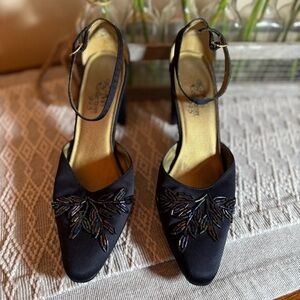 PM Collection Maura Navy Beaded‎ Formal Heel. Size 7 1/2. 2 3/4” Heel